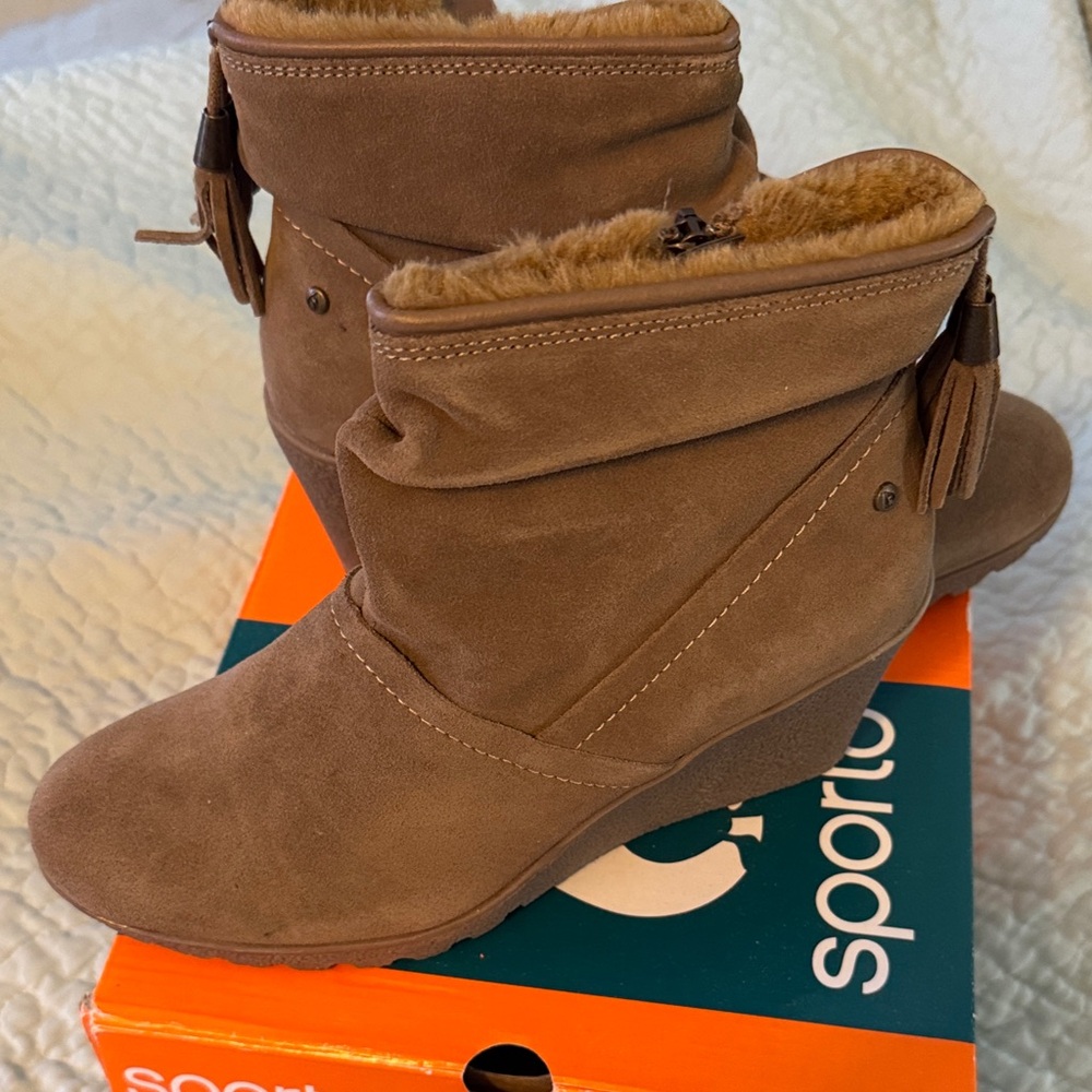 Sporto Women’s Tan Fur-Lined Boots